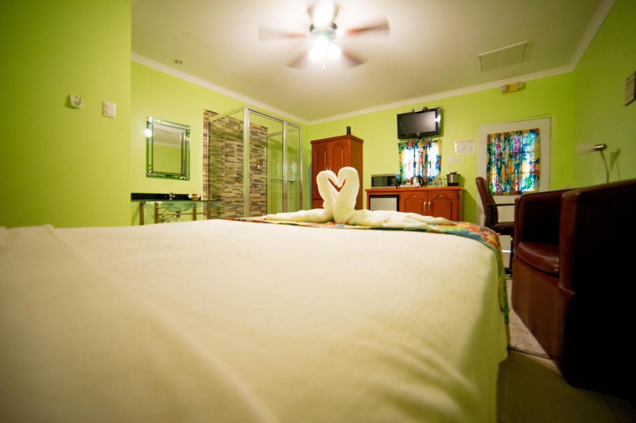 Beverly'S Oasis Suites Scarborough Extérieur photo