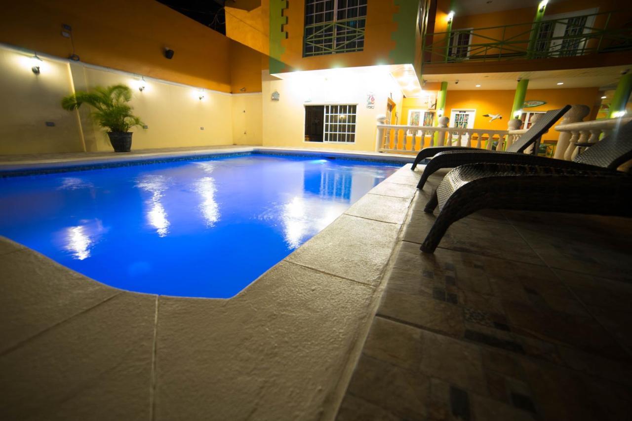 Beverly'S Oasis Suites Scarborough Extérieur photo