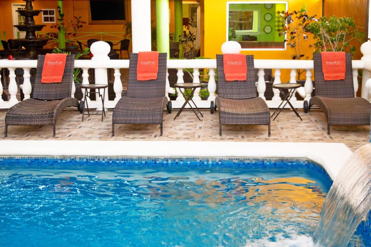 Beverly'S Oasis Suites Scarborough Extérieur photo