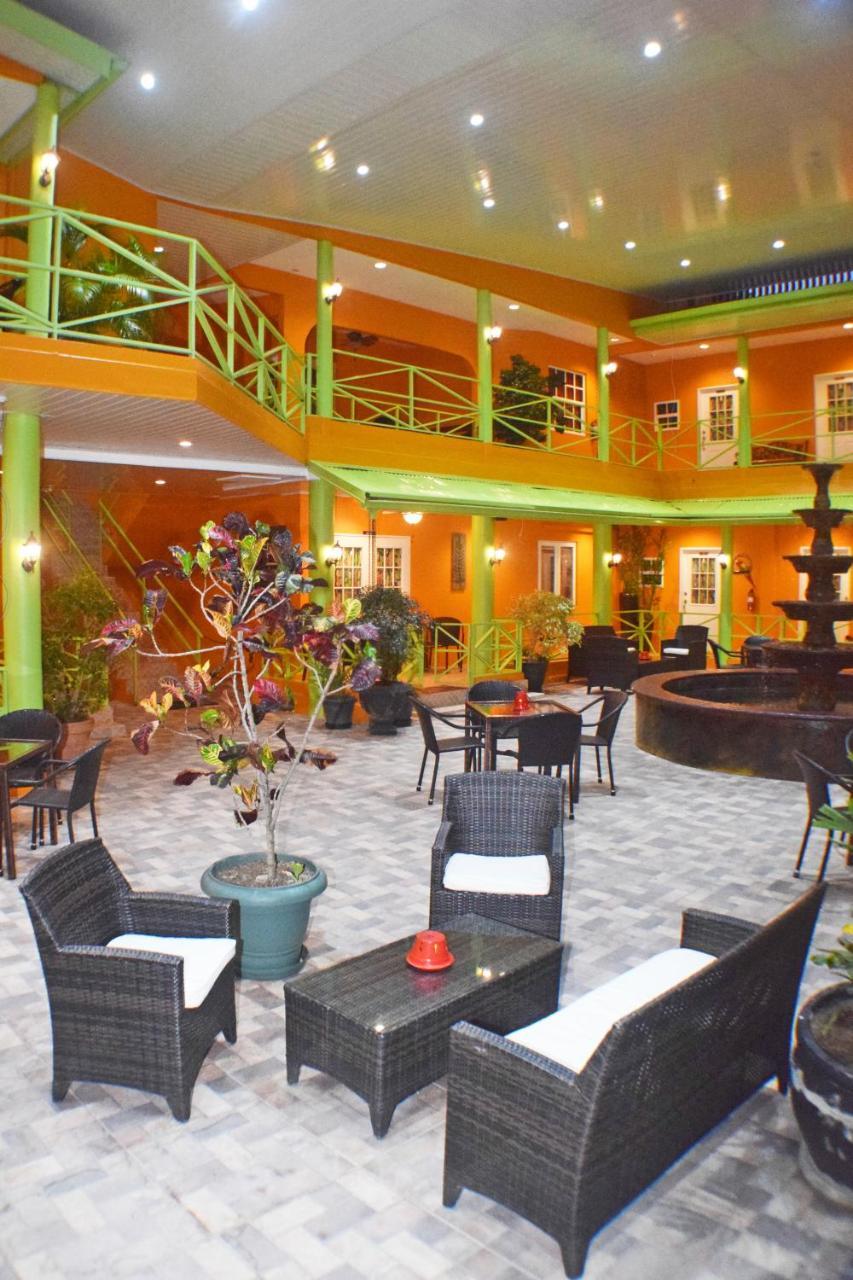 Beverly'S Oasis Suites Scarborough Extérieur photo